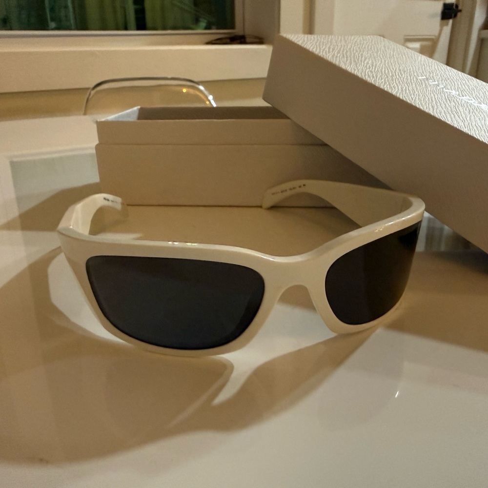 Prada Cream VR Glasses - Picture 5 of 9
